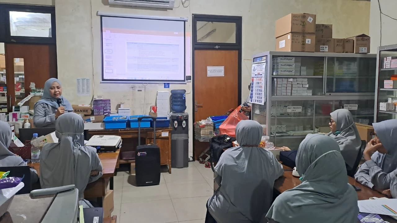 Dari Instalasi Farmasi untuk RSUD Genteng: Mari Kita Buktikan, Akreditasi Adalah Kerja Bersama